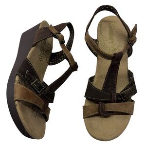 Skechers Leather T-Strap wedge sandals shoes women’s 7